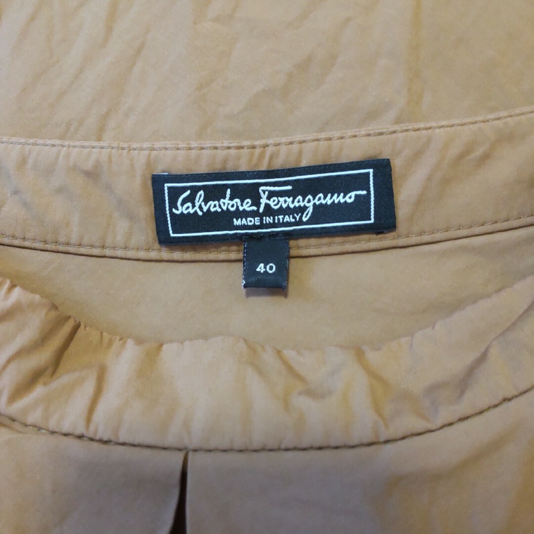 Salvatore Ferragamo(サルヴァトーレフェラガモ)のユニークなデザインが魅力☆フェラガモの技ありスカート レディースのスカート(ひざ丈スカート)の商品写真