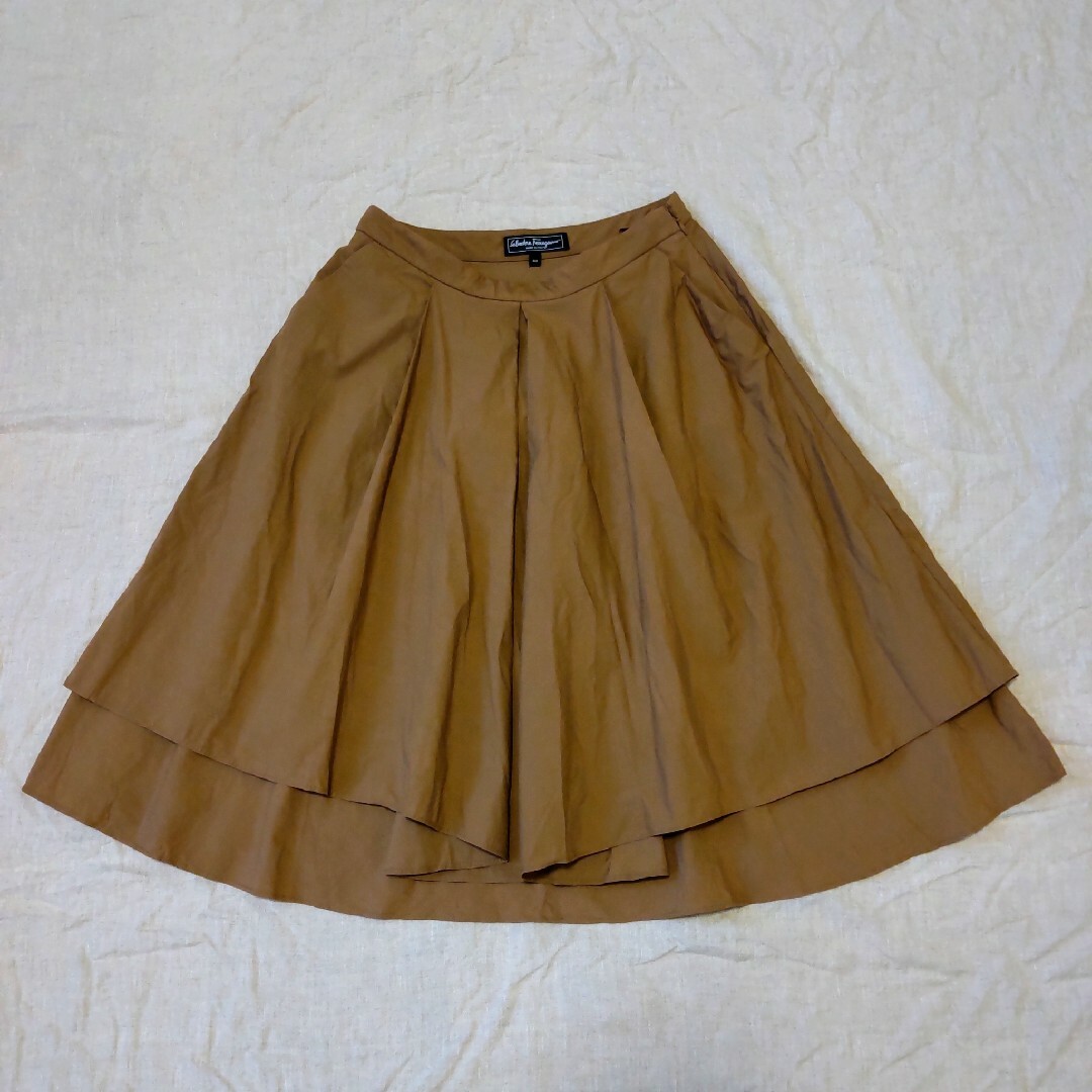 Salvatore Ferragamo(サルヴァトーレフェラガモ)のユニークなデザインが魅力☆フェラガモの技ありスカート レディースのスカート(ひざ丈スカート)の商品写真