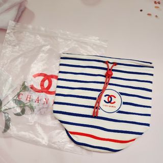 シャネル(CHANEL)の【新品】シャネル　ノベルティ　巾着ポーチ　　非売品(ポーチ)