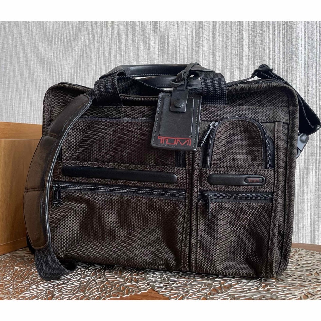 TUMI(トゥミ)の（美品）TUMI トゥミ ショルダー ビジネスバッグ ブラウン メンズのバッグ(ショルダーバッグ)の商品写真