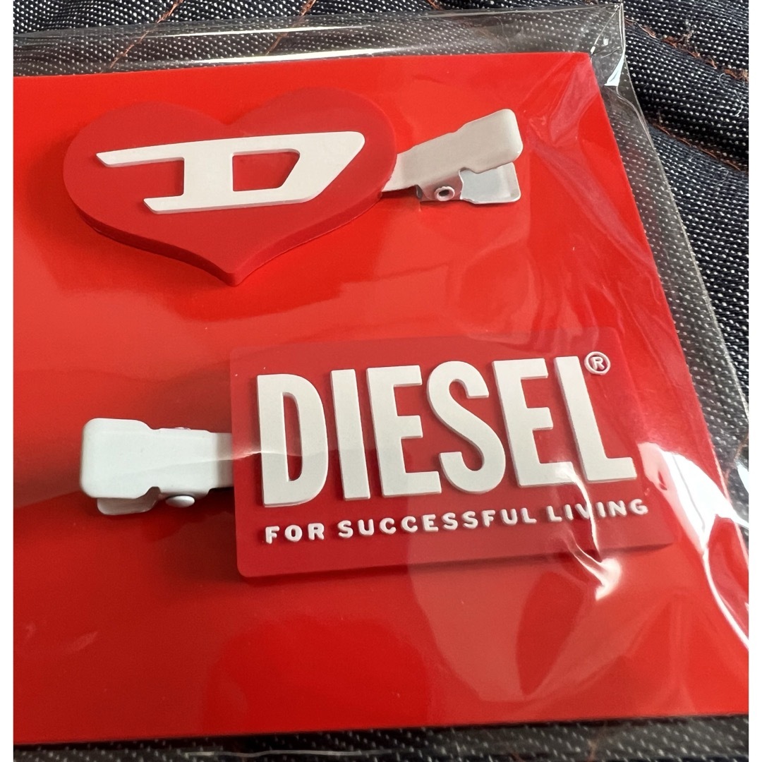 DIESEL(ディーゼル)のDIESEL ヘアピンセット 非売品 レディースのヘアアクセサリー(ヘアピン)の商品写真