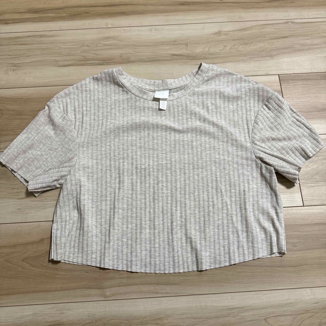 H&M(エイチアンドエム)のH&M 半袖　カットソー　クロップド丈 レディースのトップス(Tシャツ(半袖/袖なし))の商品写真