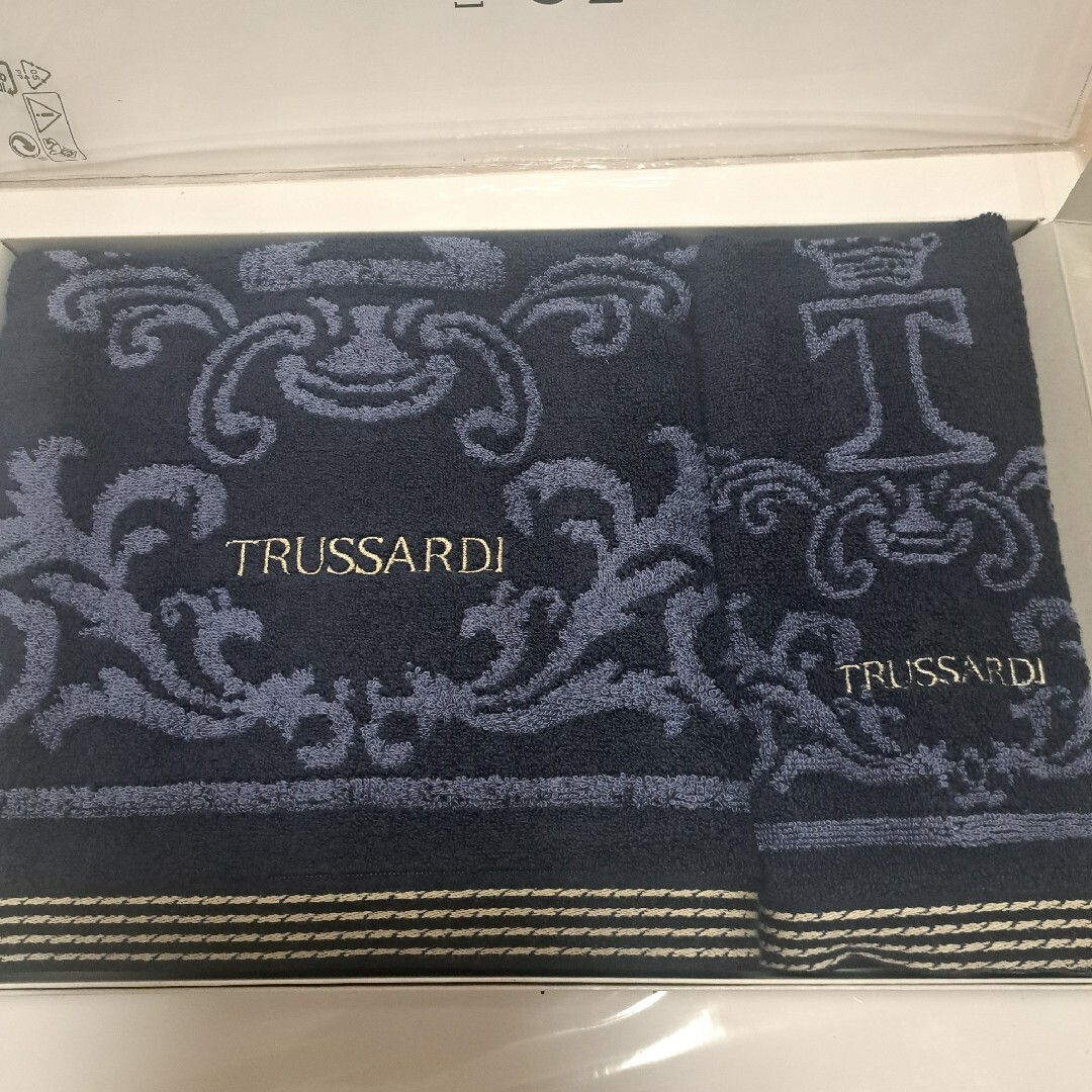 Trussardi(トラサルディ)のお値下げ新品未使用品トラサルディタオルセット インテリア/住まい/日用品の日用品/生活雑貨/旅行(タオル/バス用品)の商品写真