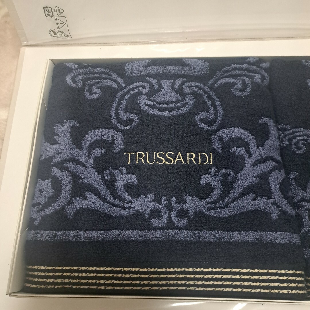 Trussardi(トラサルディ)のお値下げ新品未使用品トラサルディタオルセット インテリア/住まい/日用品の日用品/生活雑貨/旅行(タオル/バス用品)の商品写真