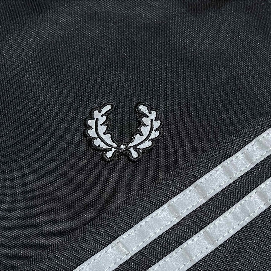 FRED PERRY(フレッドペリー)の90s美品 M】フレッドペリー刺繍トラックジャケットFred古着ジャージ　グレー メンズのトップス(ジャージ)の商品写真