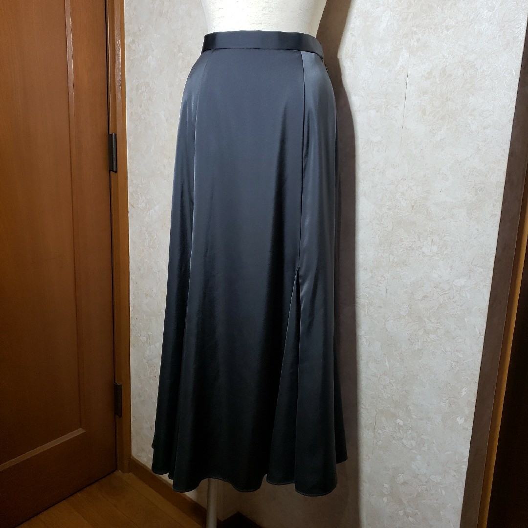 PLST(プラステ)のPLST サテンマーメイドロングスカー/ダークグレーMサイズ/ウエストゴム仕様 レディースのスカート(ロングスカート)の商品写真