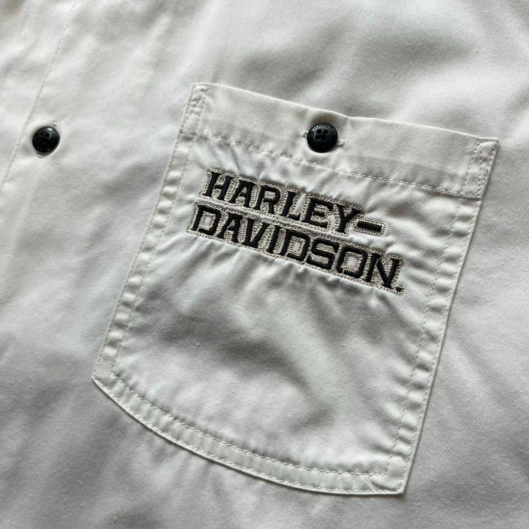 Harley Davidson(ハーレーダビッドソン)のハーレーダビッドソン　半袖シャツ　刺繍ロゴ　ビッグロゴ　ホワイト　2XL 古着 メンズのトップス(シャツ)の商品写真