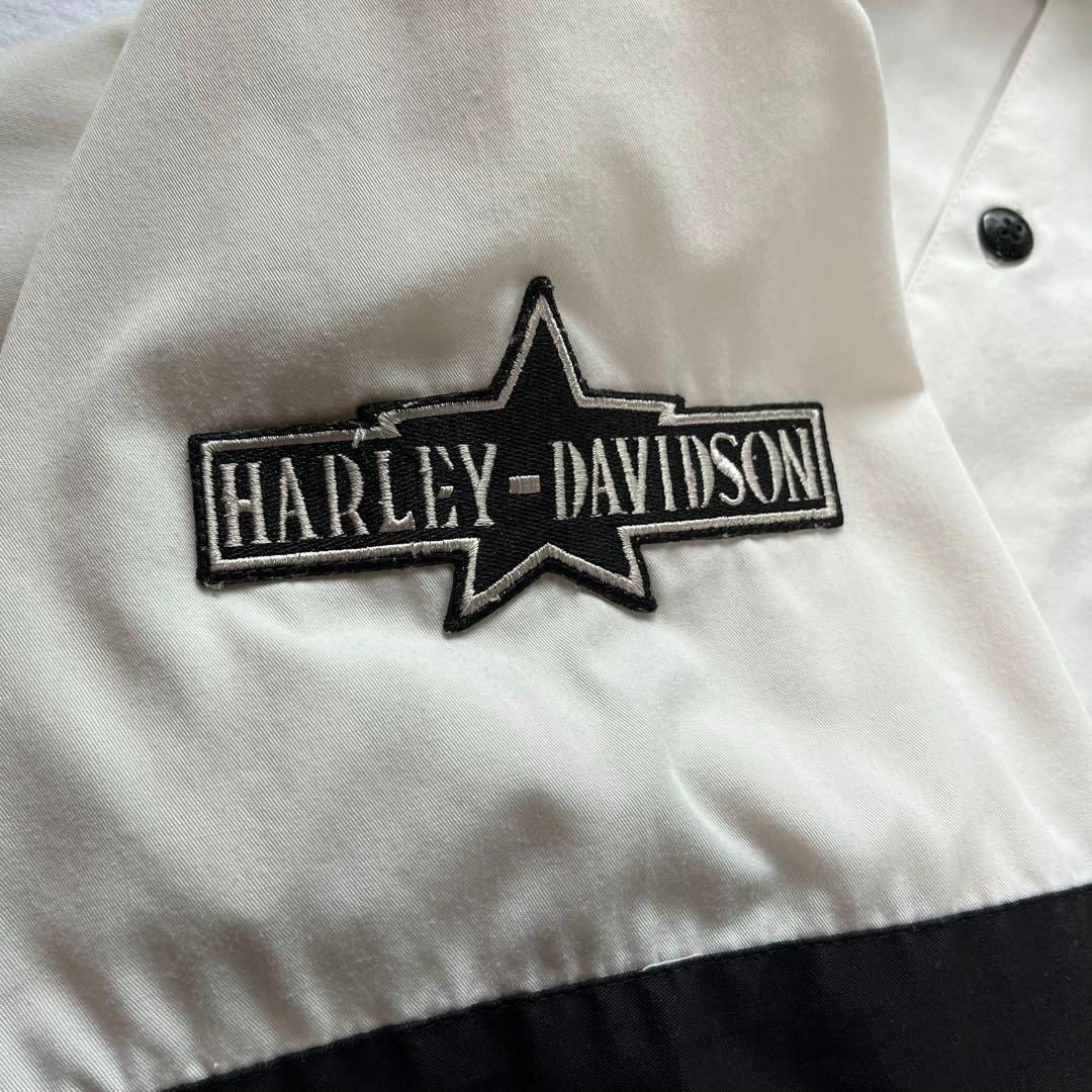 Harley Davidson(ハーレーダビッドソン)のハーレーダビッドソン　半袖シャツ　刺繍ロゴ　ビッグロゴ　ホワイト　2XL 古着 メンズのトップス(シャツ)の商品写真