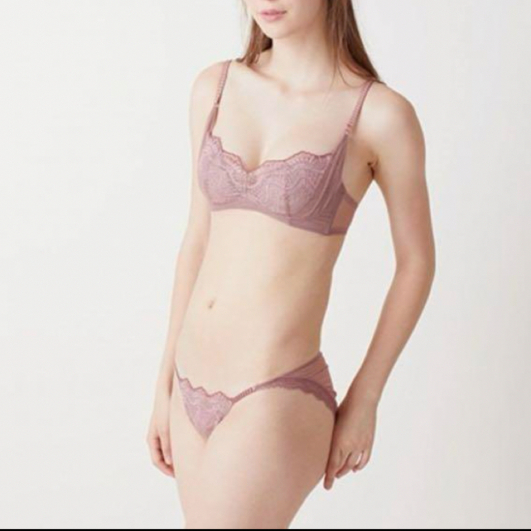 Chut! INTIMATES(シュットインティメイツ)のchut! ピンクベージュ ノンワイヤーC70ストリングM 未使用新品 レディースの下着/アンダーウェア(ブラ&ショーツセット)の商品写真