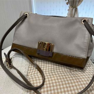 Ferragamo ショルダーバッグ(ショルダーバッグ)