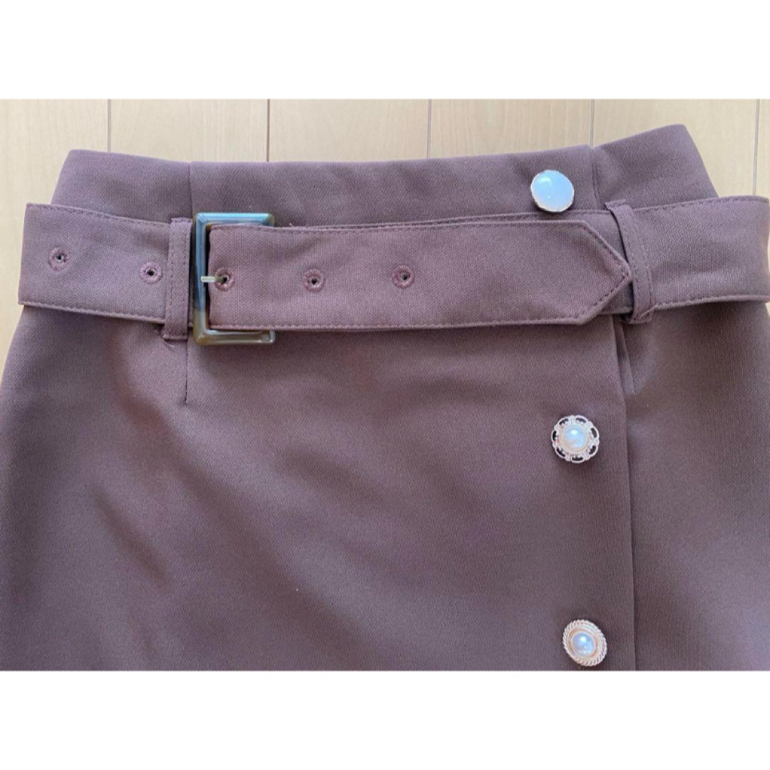 INGNI(イング)の【INGNI】いろいろボタンスカート（ブラウン／Mサイズ） レディースのスカート(ひざ丈スカート)の商品写真