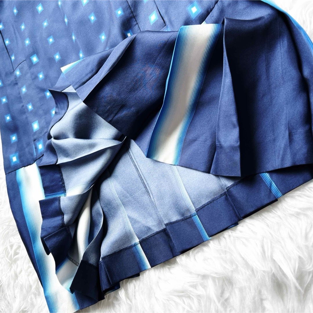 PRADA(プラダ)の美品　PRADA プラダ　シルク100% ベルト付　プリーツ　ブルー　ワンピース レディースのワンピース(ひざ丈ワンピース)の商品写真