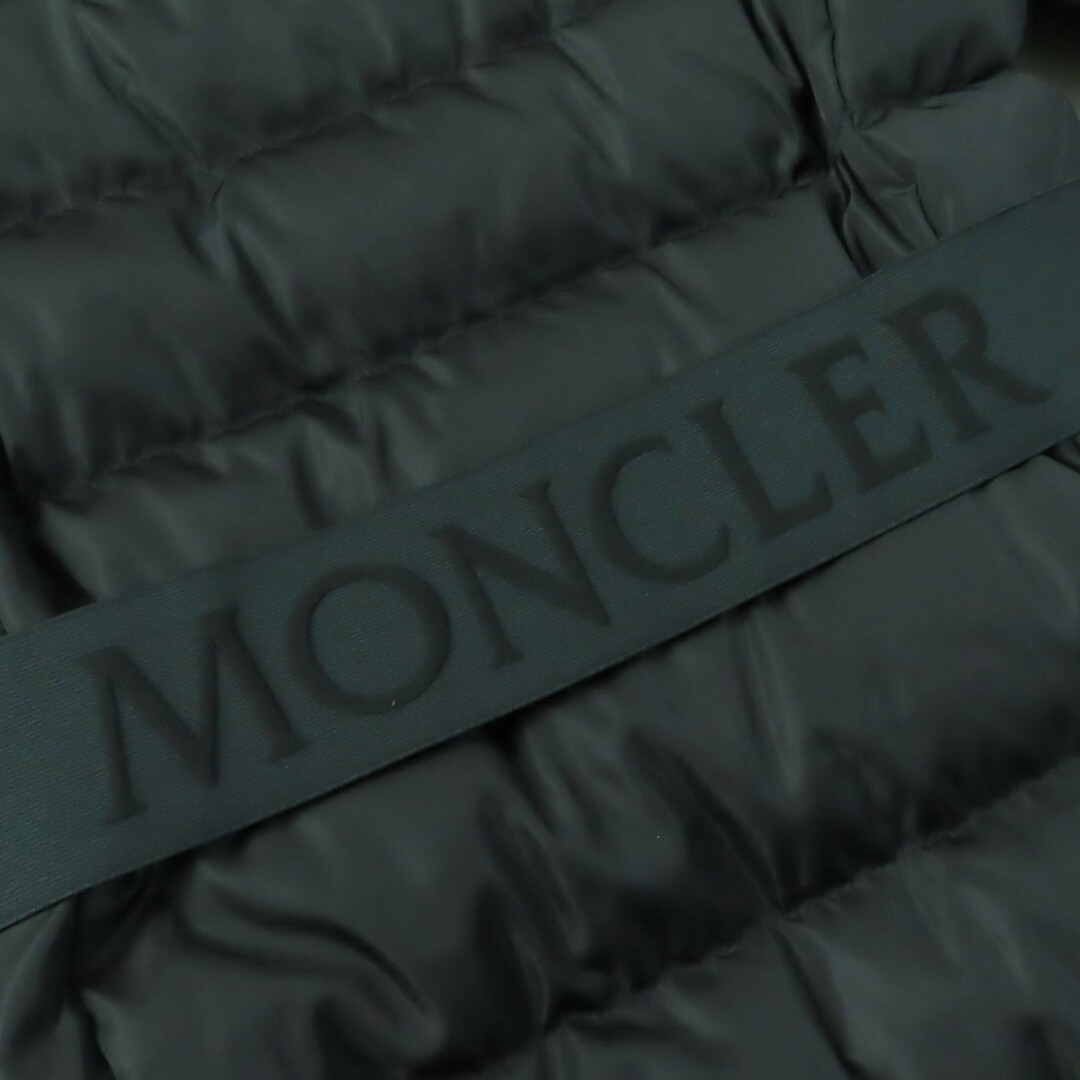 MONCLER(モンクレール)の未使用品☆MONCLER モンクレール 2022年製 DOMBES ロゴワッペン・フード付 ロング丈 ダウンコート ブラック 1 ハンガー付き 正規品 レディース レディースのジャケット/アウター(ダウンコート)の商品写真