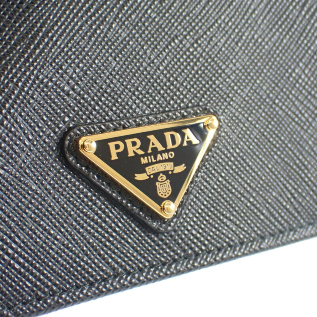 PRADA(プラダ)の【中古】【Sランク】PRADA プラダ サフィアーノトライアングル財布 二つ折り財布 1MV204_QHH_F0002 ブラック エナメルメタル コンパクトウォレット【ISEYA】 レディースのファッション小物(財布)の商品写真