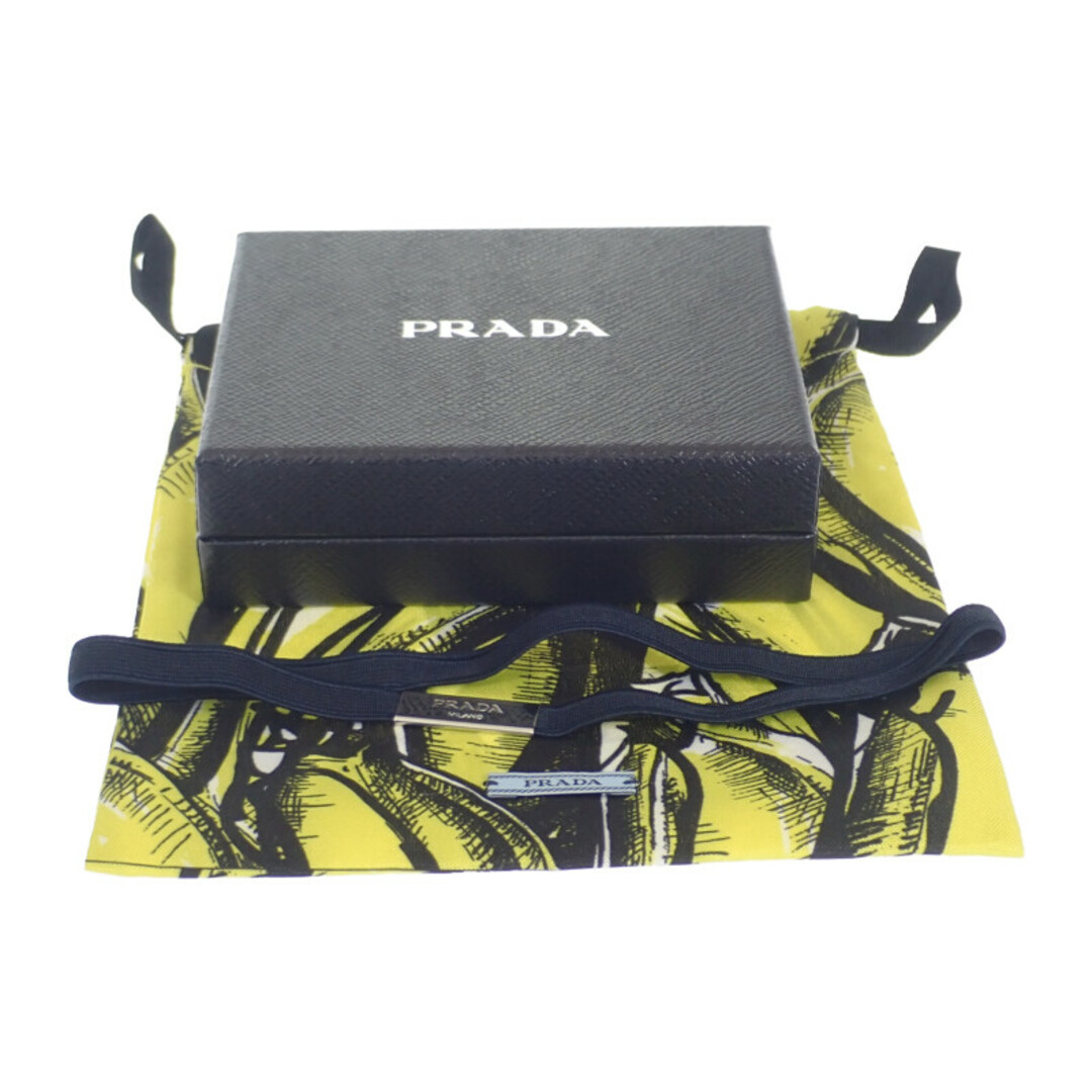 PRADA(プラダ)の【中古】【Sランク】PRADA プラダ サフィアーノトライアングル財布 二つ折り財布 1MV204_QHH_F0002 ブラック エナメルメタル コンパクトウォレット【ISEYA】 レディースのファッション小物(財布)の商品写真