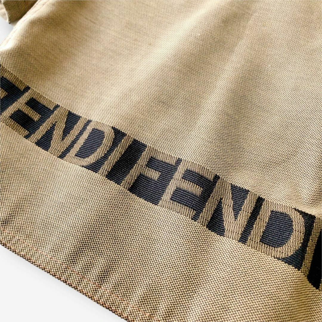 FENDI(フェンディ)のFENDI　フェンディ　ジャケット　スプリング　ロゴ　ゴールド金具　　ズッカ レディースのジャケット/アウター(トレンチコート)の商品写真