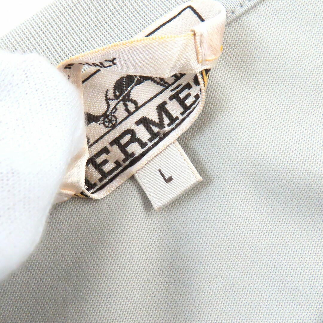 Hermes(エルメス)の未使用品△HERMES エルメス 2024年製 コットン100％ 袖レイヤード風 半袖Ｔシャツ ライトグレー L イタリア製 正規品 メンズ シンプル◎ メンズのトップス(Tシャツ/カットソー(半袖/袖なし))の商品写真