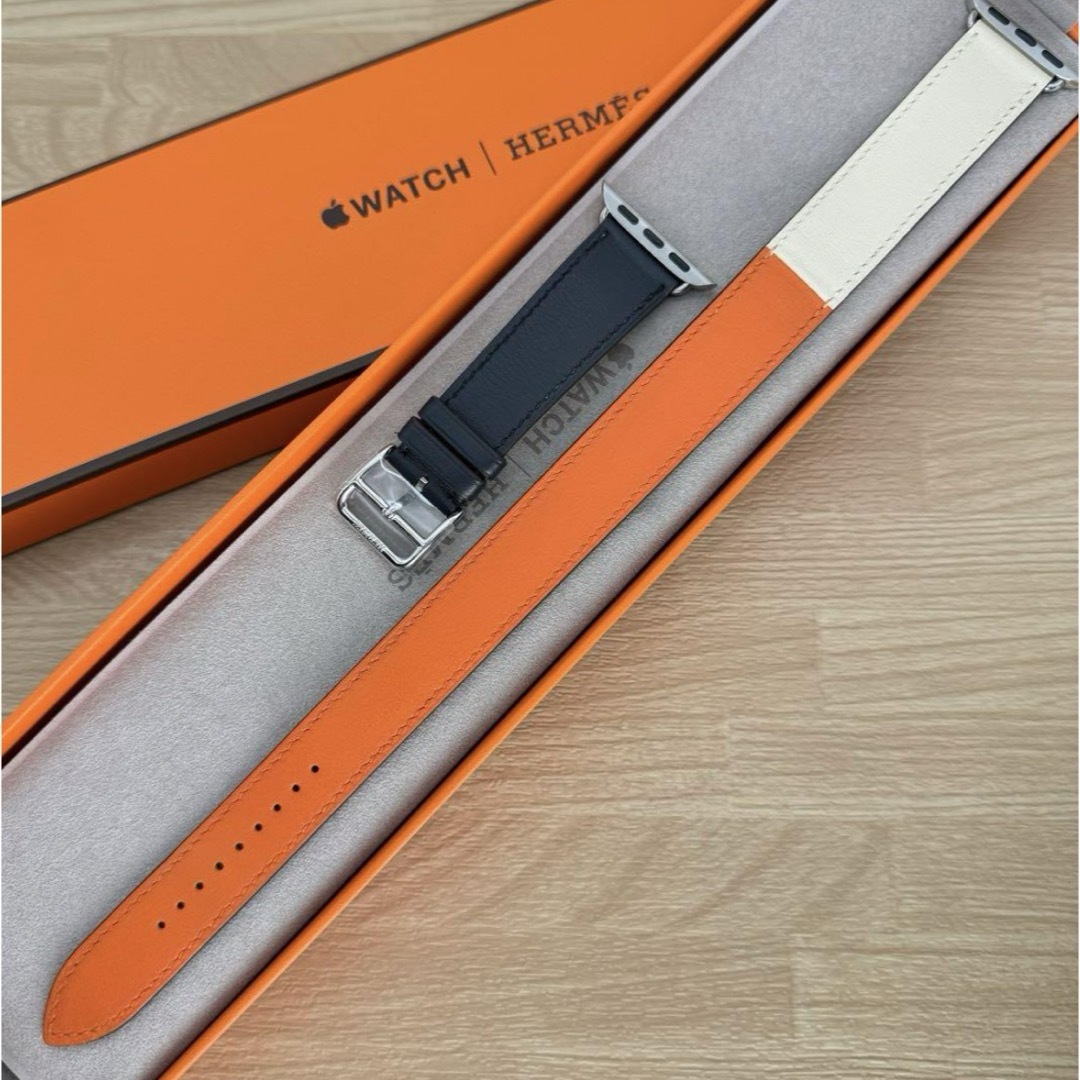 Hermes(エルメス)の1535 Apple Watch エルメス　インディゴ/オレンジ　二重　レザー レディースのファッション小物(腕時計)の商品写真