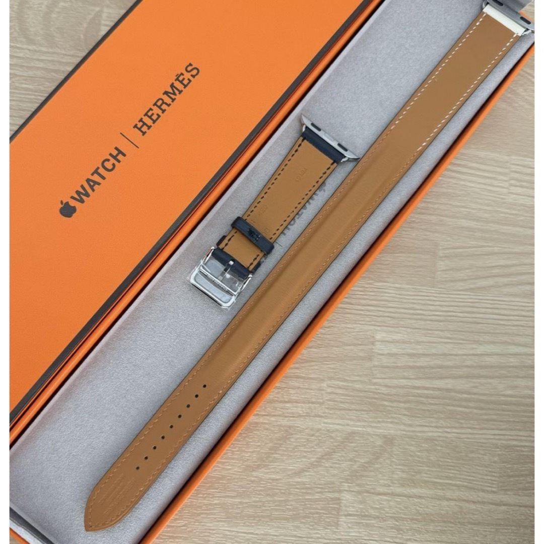 Hermes(エルメス)の1535 Apple Watch エルメス　インディゴ/オレンジ　二重　レザー レディースのファッション小物(腕時計)の商品写真