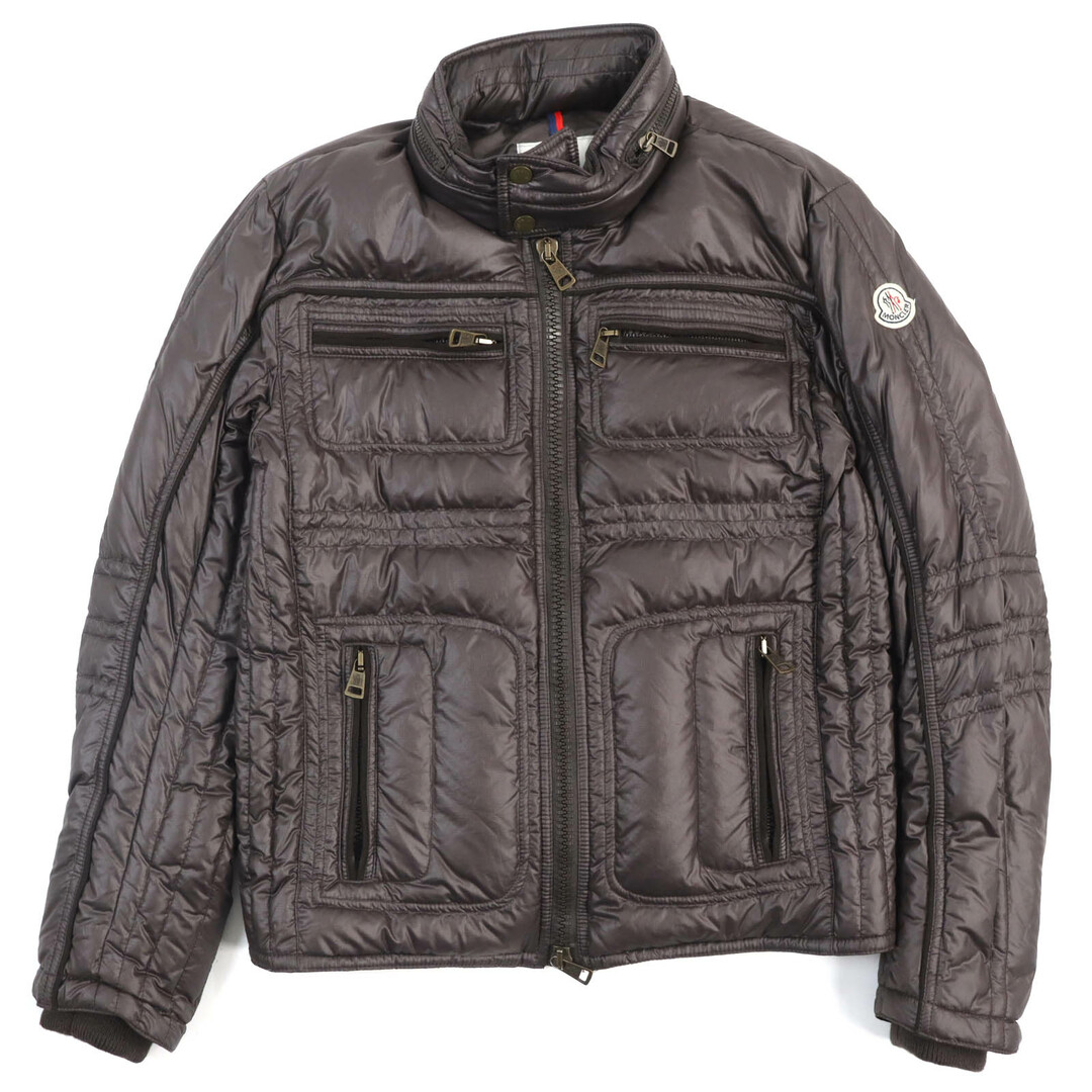 MONCLER(モンクレール)の良品△MONCLER モンクレール CLEVELAND ロゴワッペン付き ジップアップ ライダース型 ダウンジャケット ダークブラウン 1 メンズ メンズのジャケット/アウター(ダウンジャケット)の商品写真