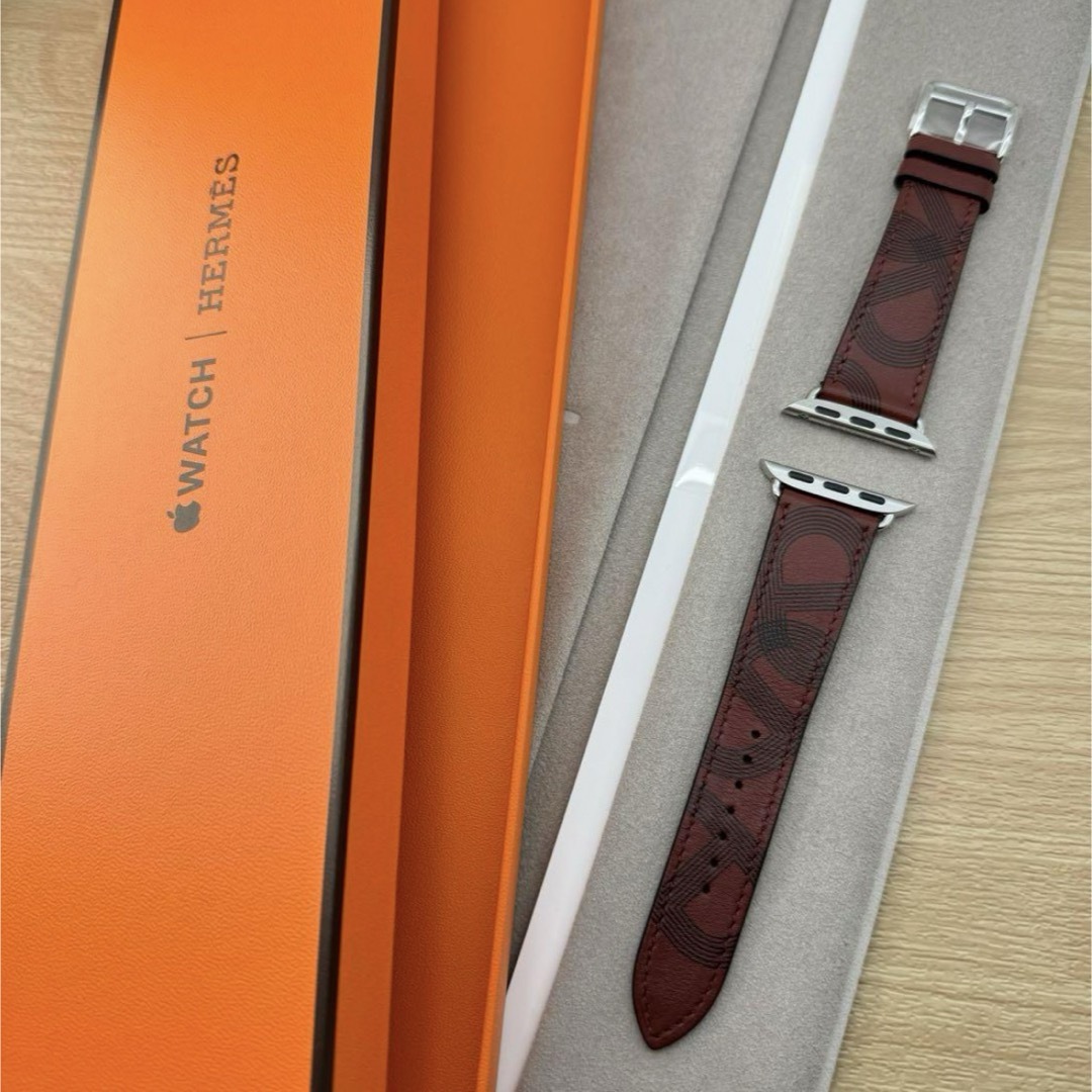 Apple(アップル)の1534 Apple Watch エルメス　サーキット　ルージュ　HERMES レディースのファッション小物(腕時計)の商品写真