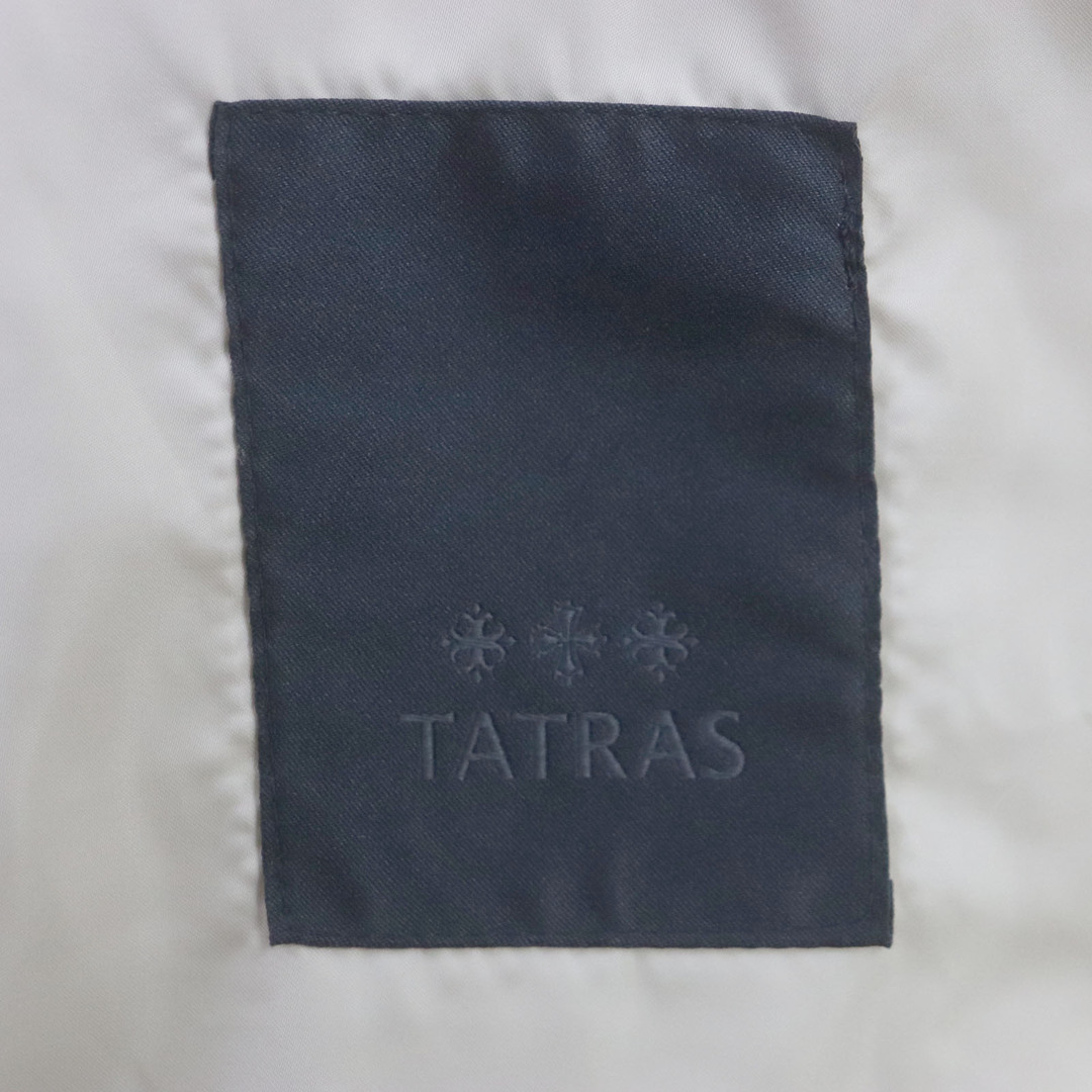 TATRAS(タトラス)の未使用品▼TATRAS タトラス 23AW LTAT23A4906-L YUMOLA エコファー フード付き ZIP ジャケット ベージュ ゴールド金具 1 ハンガー・ガーメント付き 正規品 レディース レディースのジャケット/アウター(その他)の商品写真