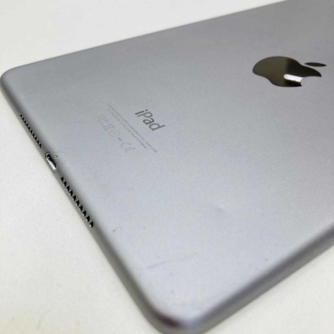 iPad mini 4 / 128GB / ドコモ 黒 グレー iPad mini 4 / 128GB / ドコモ 黒 グレー