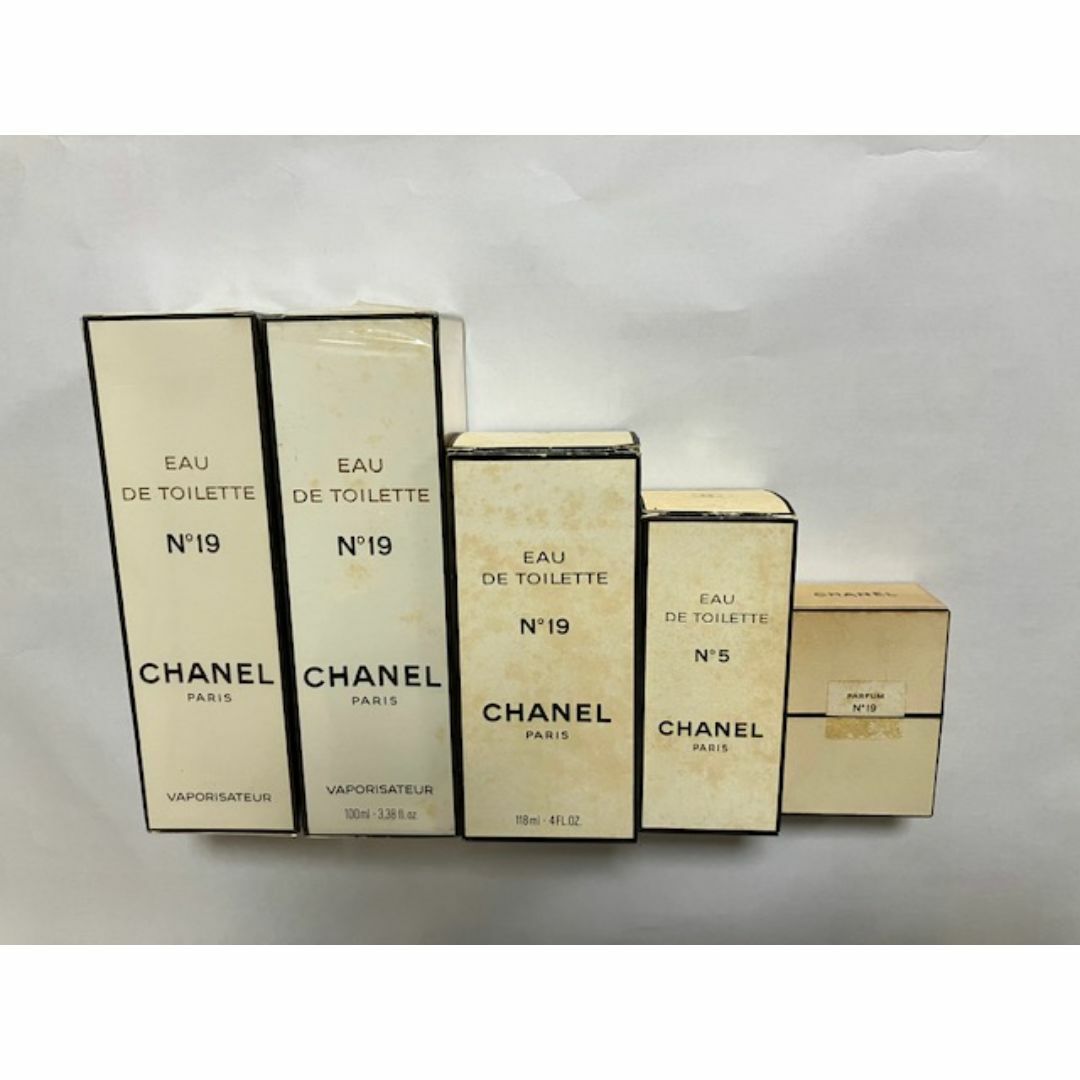 CHANEL(シャネル)の新品未使用 CHANEL シャネル NO.19 4本、NO.5 1本、他おまけ コスメ/美容の香水(香水(女性用))の商品写真