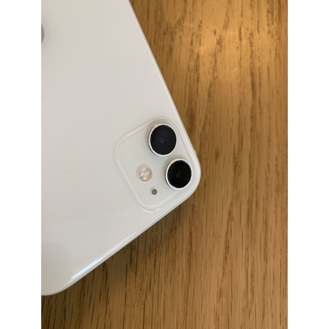 Apple(アップル)のiphone11 本体 128GB  ホワイト ジャンク スマホ/家電/カメラのスマートフォン/携帯電話(スマートフォン本体)の商品写真