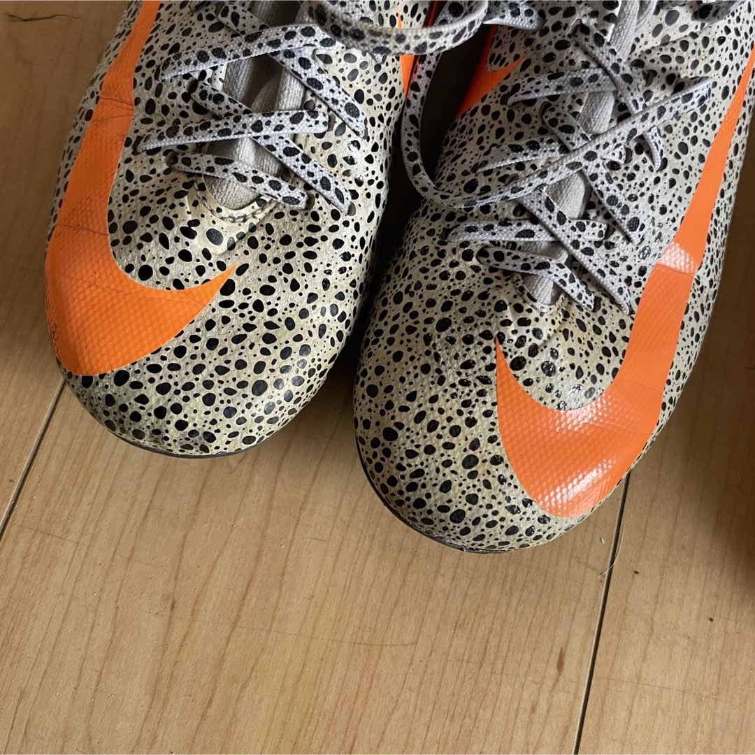 NIKE(ナイキ)のナイキ　スーパーフライ　cr7  スパイク　2足セット スポーツ/アウトドアのサッカー/フットサル(シューズ)の商品写真