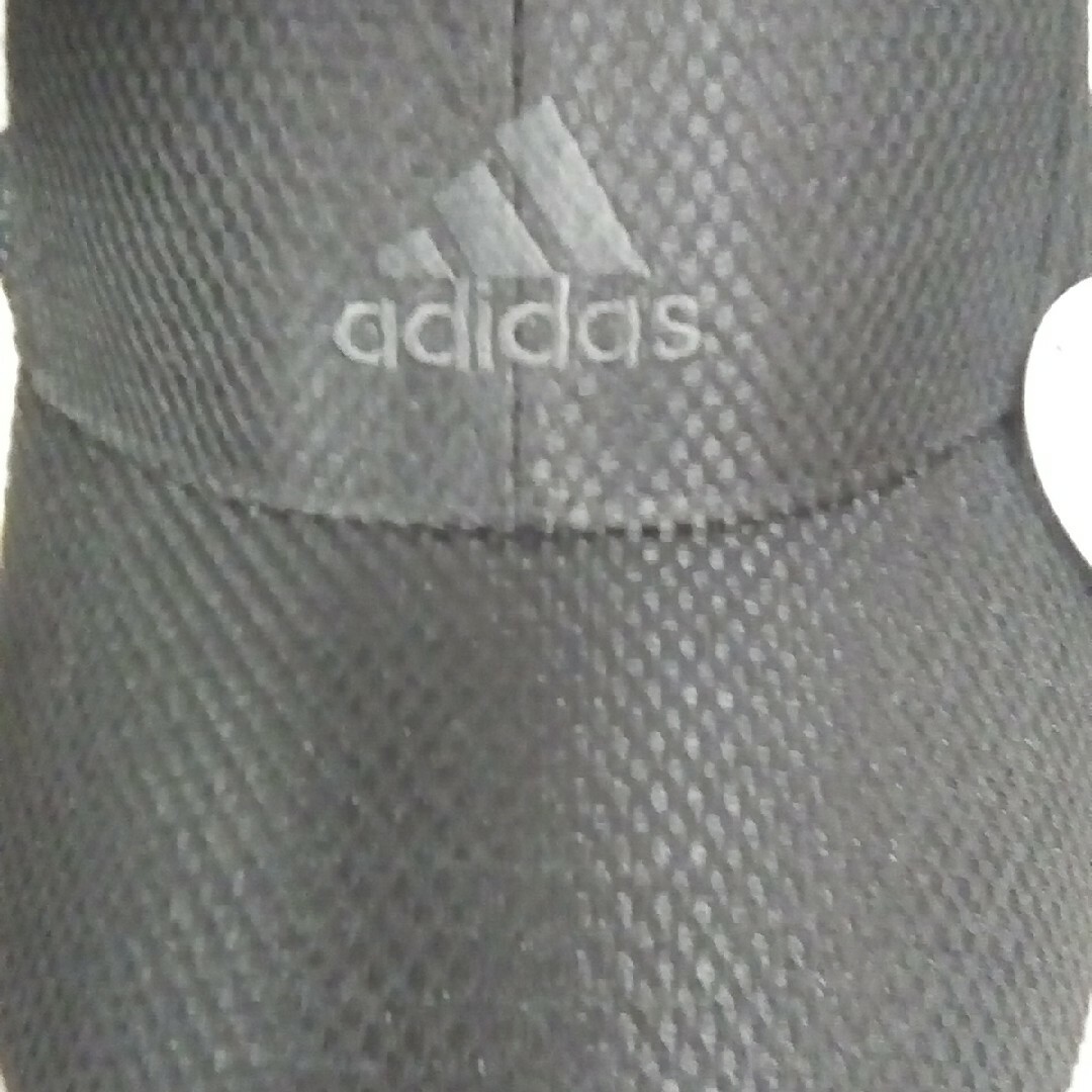 adidas(アディダス)の【新品】adidas キャップ 黒2 メンズの帽子(キャップ)の商品写真