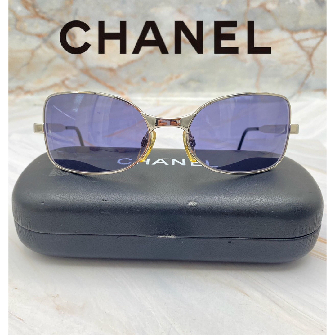 CHANEL(シャネル)のCHANEL シャネル　ロゴテンプル　サングラス ネイビー　シルバー メンズのファッション小物(サングラス/メガネ)の商品写真