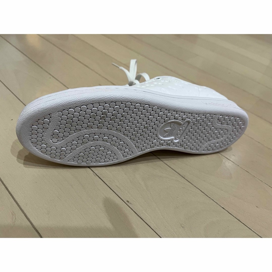 adidas(アディダス)のadidas スタンスミス　ハート　ホワイト　新品未使用 レディースの靴/シューズ(スニーカー)の商品写真