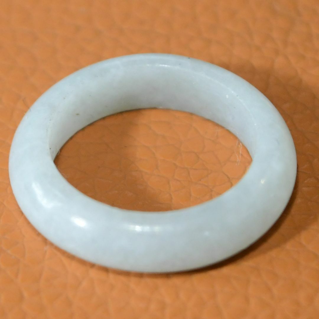 J1304　ヒスイ　翡翠　リング　指輪　15号　ミャンマー　ジェイド　送料込 レディースのアクセサリー(リング(指輪))の商品写真