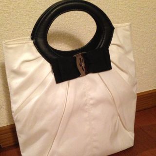 フェラガモ(Ferragamo)のフェラガモ カバン(ハンドバッグ)