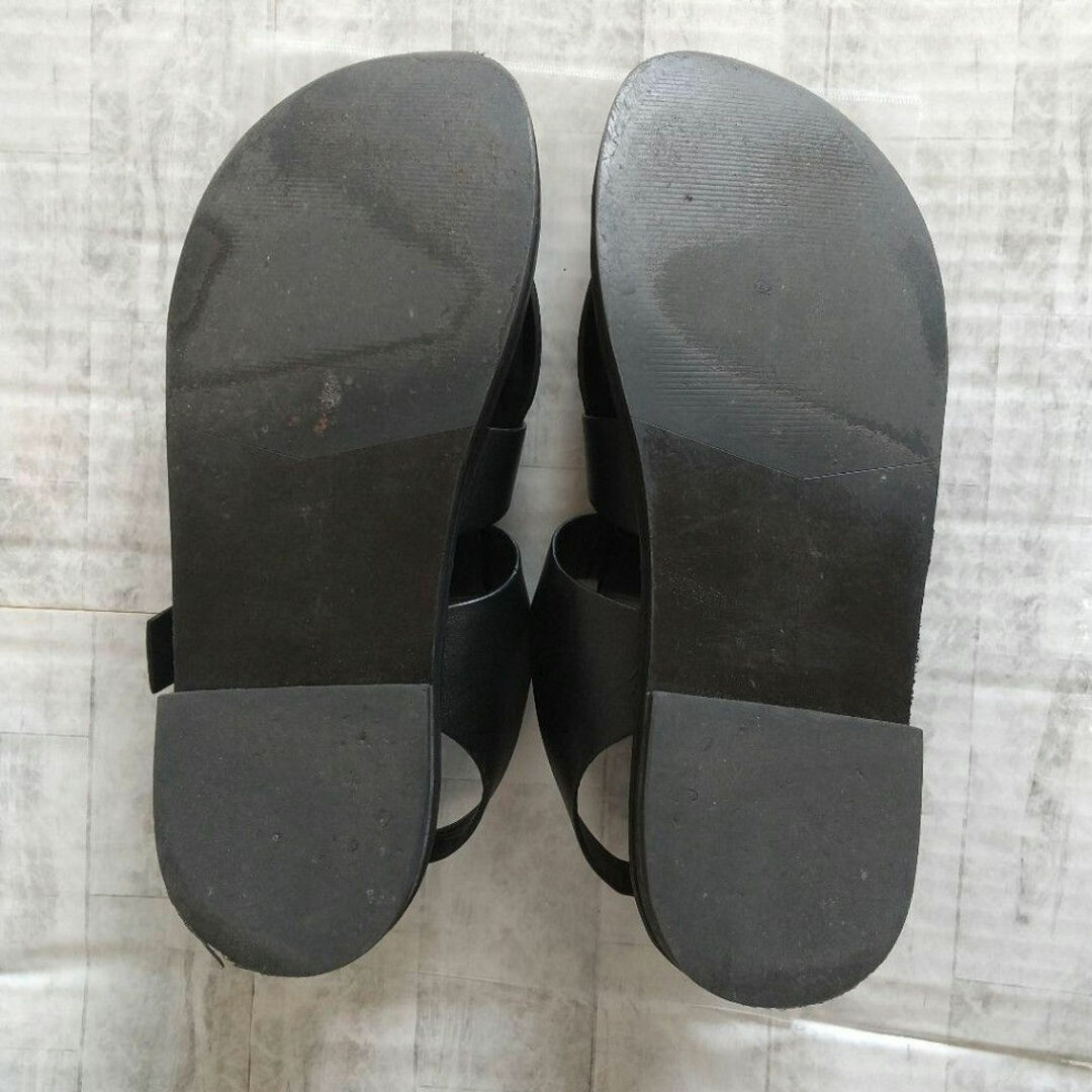 ZARA(ザラ)の【ZARA】レザーフラットサンダル グルカサンダル ブラック38 レディースの靴/シューズ(サンダル)の商品写真