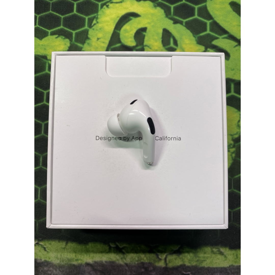 Apple(アップル)のApple AirPods  Pro 第2世代　左耳　左　type C充電 スマホ/家電/カメラのオーディオ機器(ヘッドフォン/イヤフォン)の商品写真