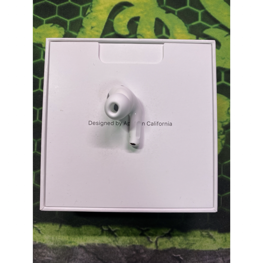 Apple(アップル)のApple AirPods  Pro 第2世代　左耳　左　type C充電 スマホ/家電/カメラのオーディオ機器(ヘッドフォン/イヤフォン)の商品写真