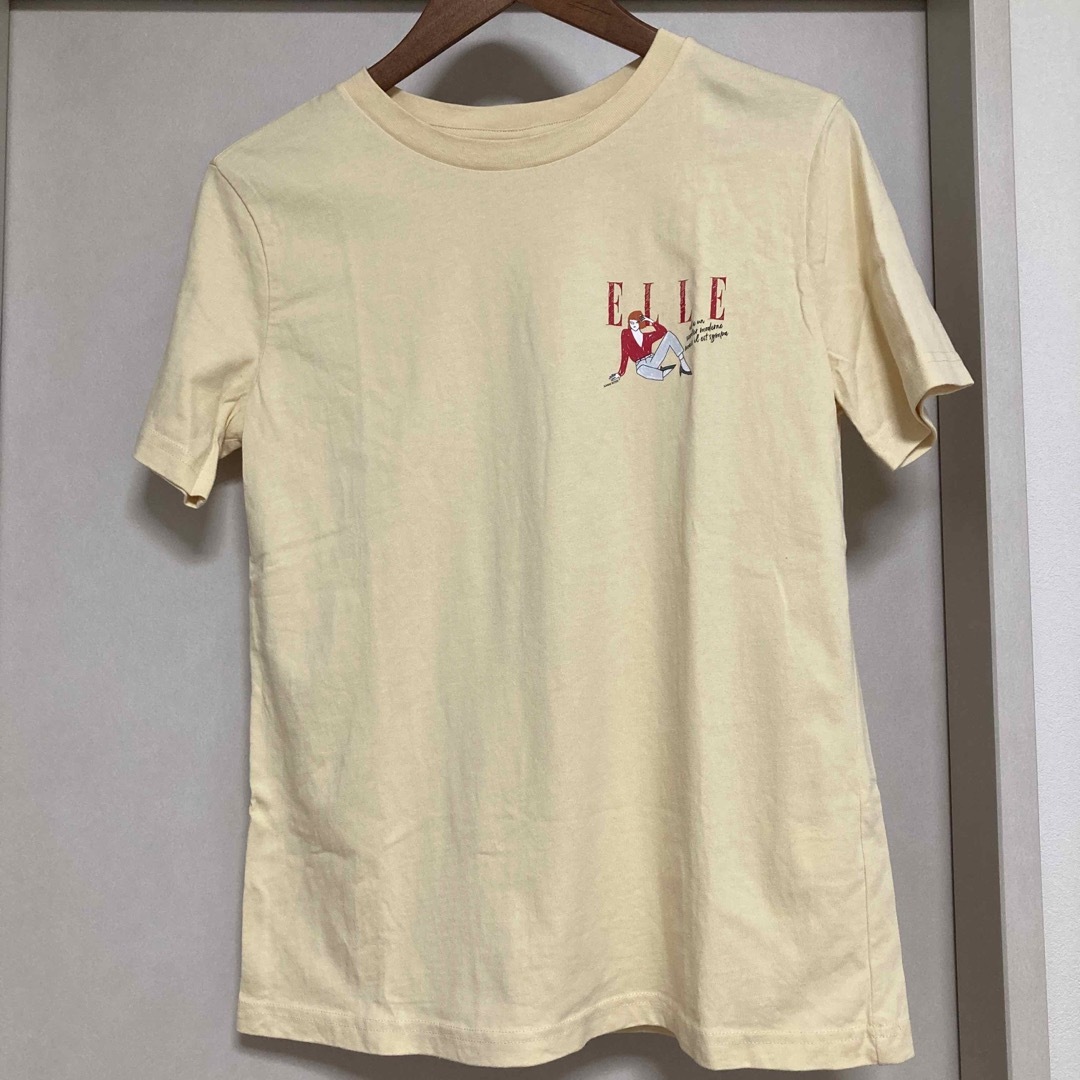 GU(ジーユー)のELLE & GU Tシャツ　クリームイエロー　ロゴ　半袖 レディースのトップス(Tシャツ(半袖/袖なし))の商品写真