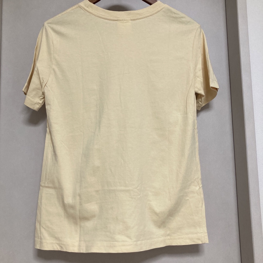 GU(ジーユー)のELLE & GU Tシャツ　クリームイエロー　ロゴ　半袖 レディースのトップス(Tシャツ(半袖/袖なし))の商品写真