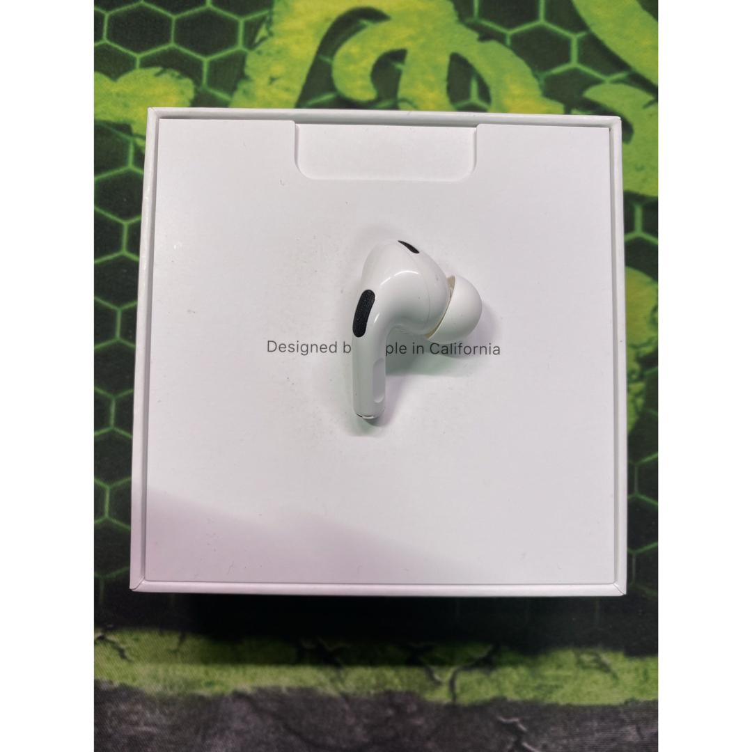 Apple(アップル)のApple AirPods  Pro 第2世代　右側　右耳　右　type C充電 スマホ/家電/カメラのオーディオ機器(ヘッドフォン/イヤフォン)の商品写真