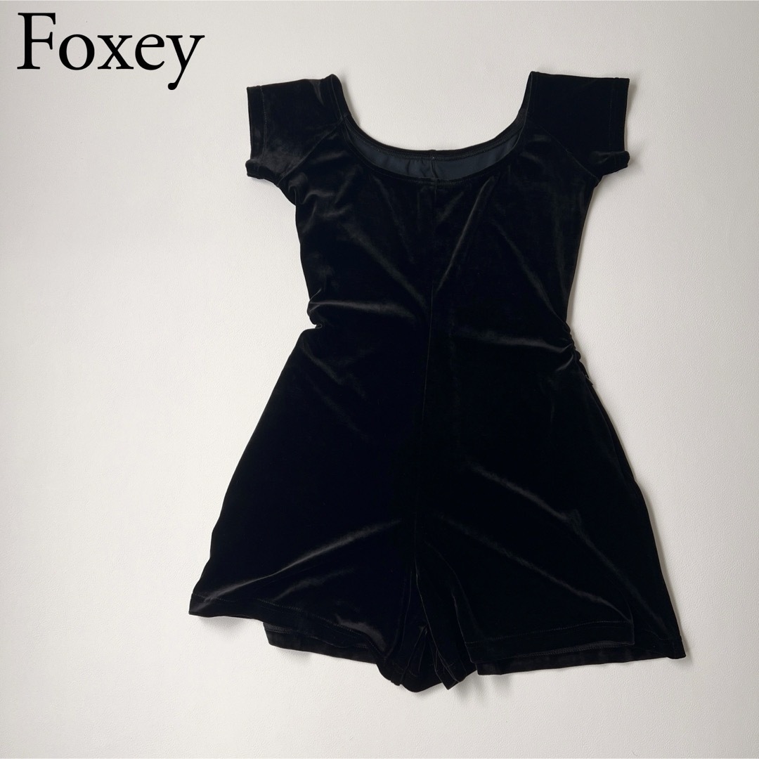 FOXEY(フォクシー)のVELOUR NOIR FOXEY NEWYORK フォクシー　オールインワン レディースのパンツ(オールインワン)の商品写真