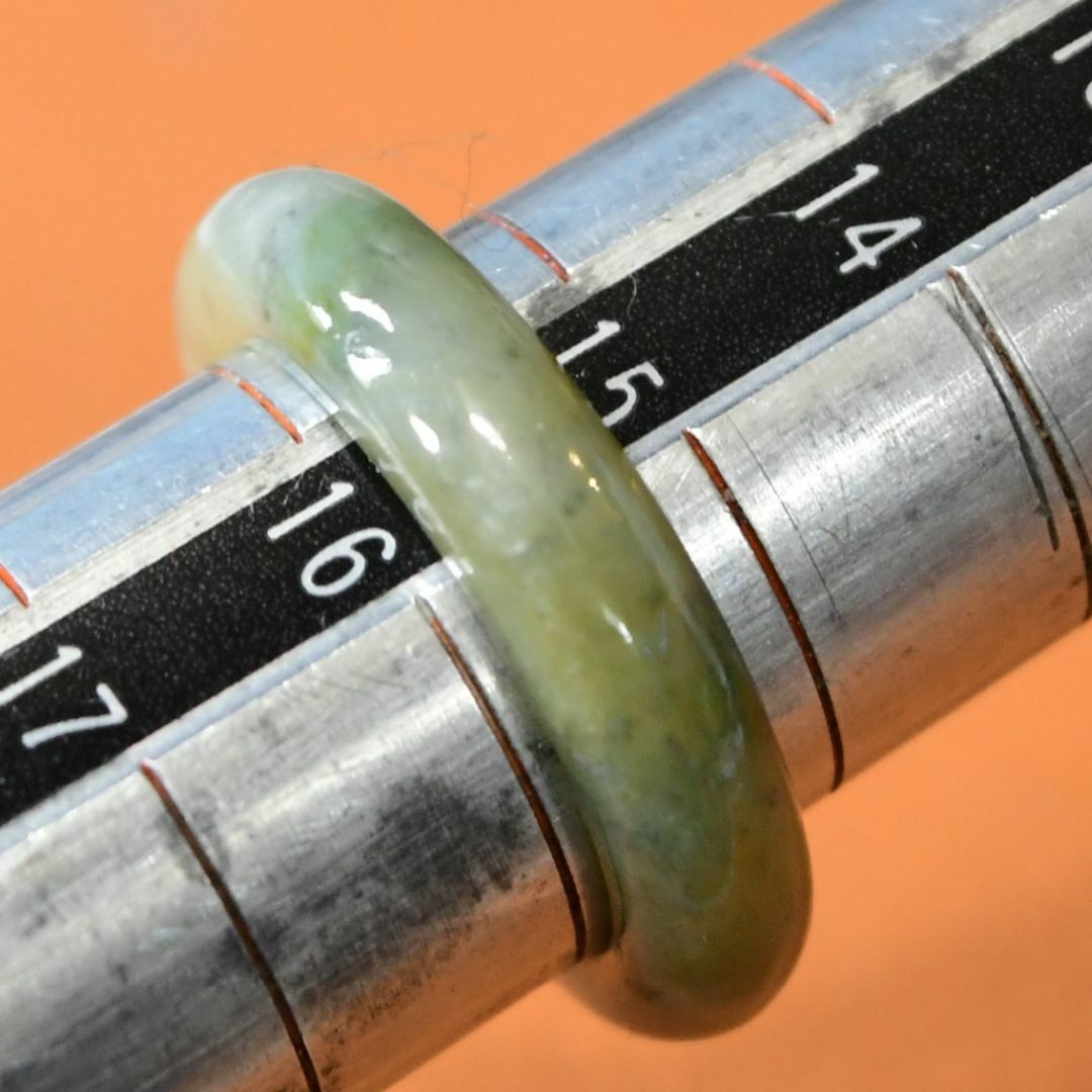 J1305　ヒスイ　翡翠　リング　指輪　15.5号　ミャンマー　ジェイド　送料込 レディースのアクセサリー(リング(指輪))の商品写真