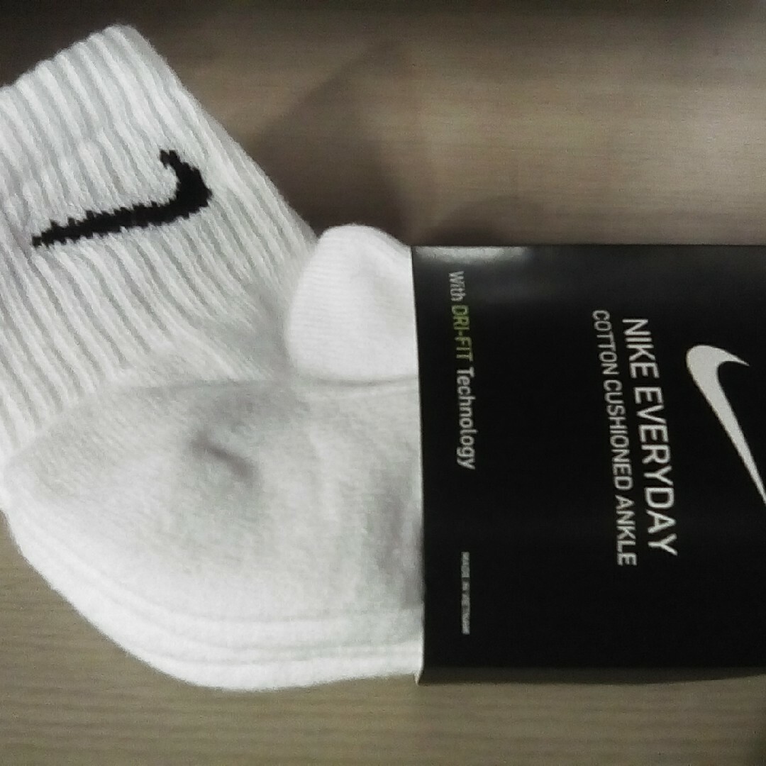 NIKE(ナイキ)の【新品】NIKE ナイキ アンクル ソックス 3足組 白 メンズのファッション小物(その他)の商品写真