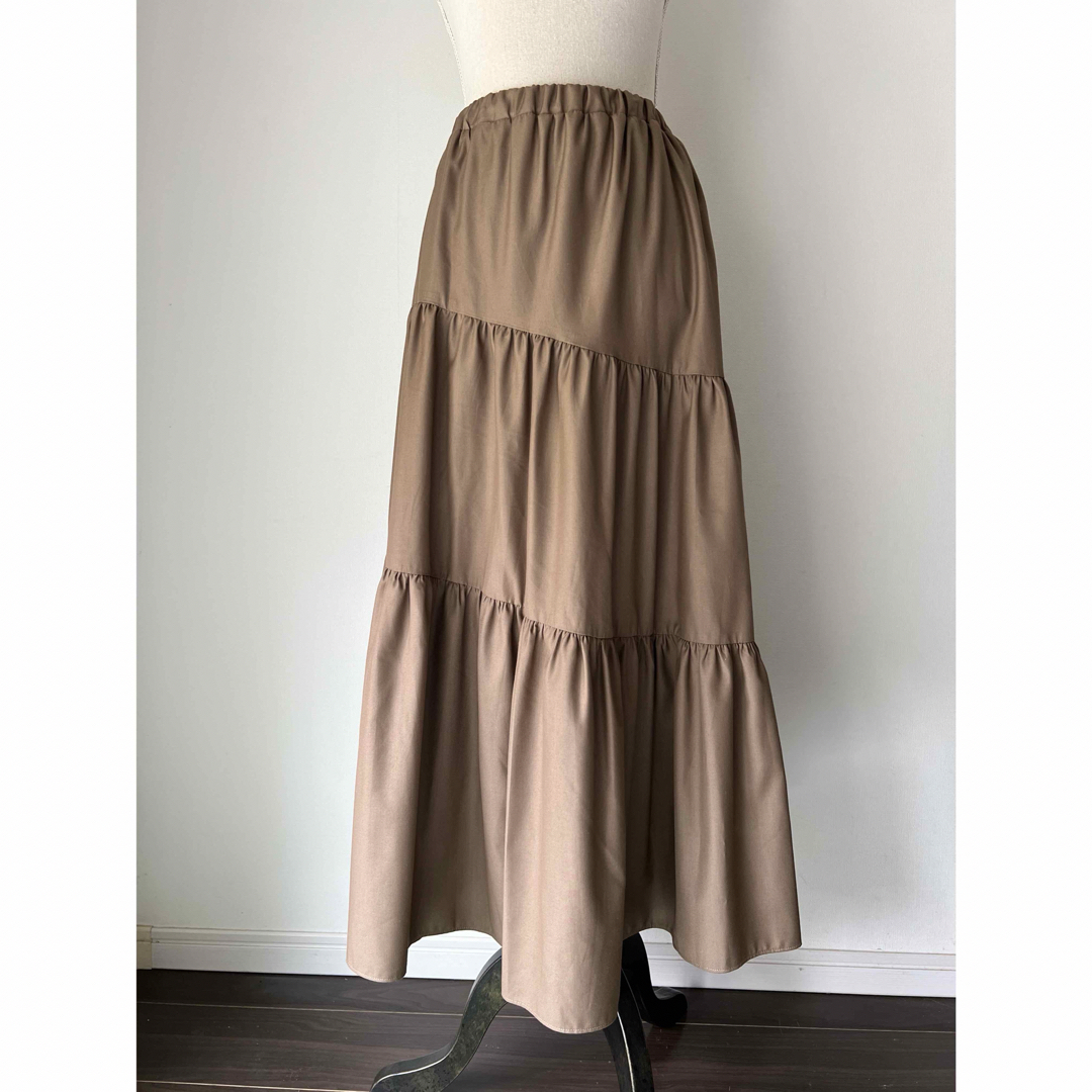 モカブラウン　ティアードスカート レディースのスカート(ロングスカート)の商品写真