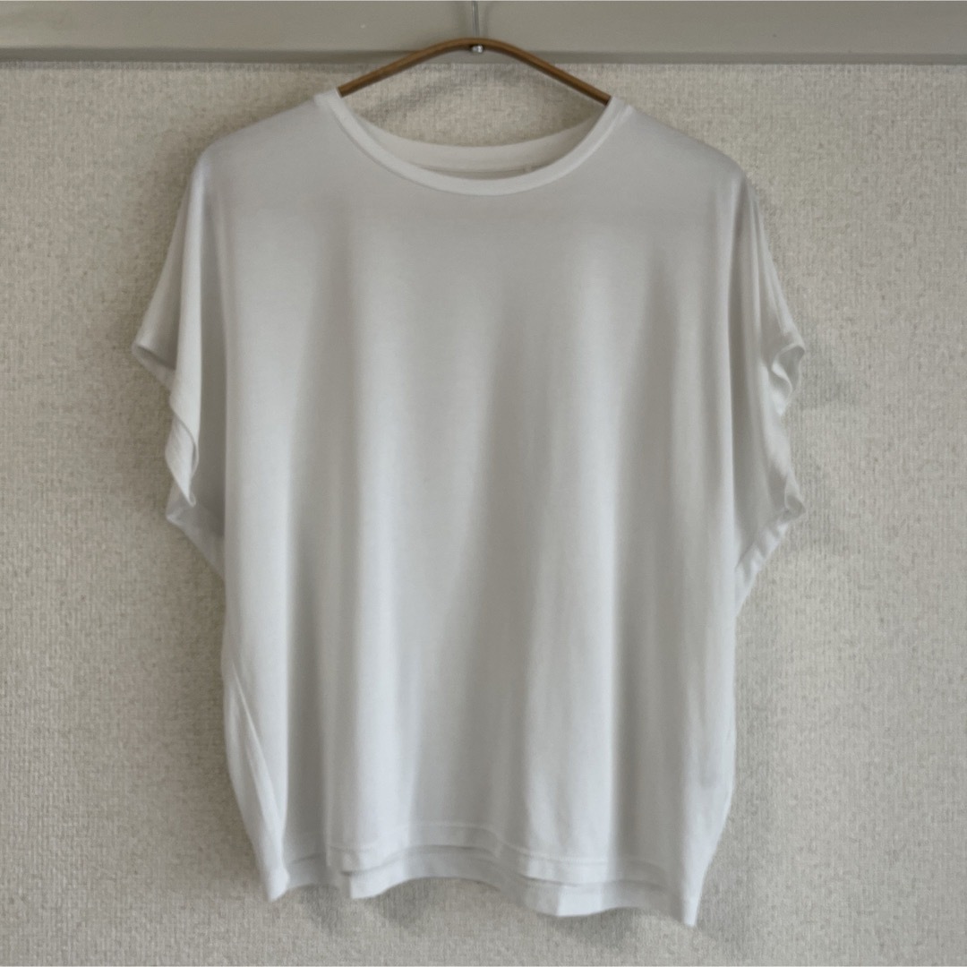 UNIQLO(ユニクロ)のお買得品　UNIQLO/ユニクロ　半袖トップス　Sサイズ　白色　オフショルダー レディースのトップス(Tシャツ(半袖/袖なし))の商品写真