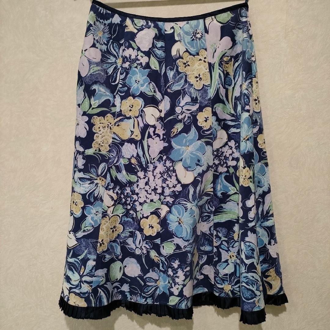 LAURA ASHLEY(ローラアシュレイ)のローラアシュレイ　スカート　本日最終 レディースのスカート(ひざ丈スカート)の商品写真