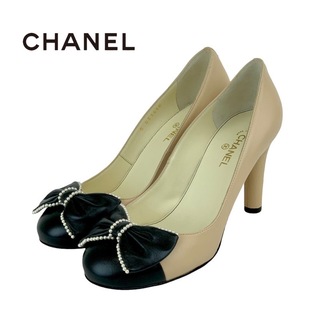 シャネル(CHANEL)のシャネル CHANEL パンプス 靴 シューズ レザー ベージュ ブラック 未使用 ココマーク リボン パール パーティーシューズ(ハイヒール/パンプス)