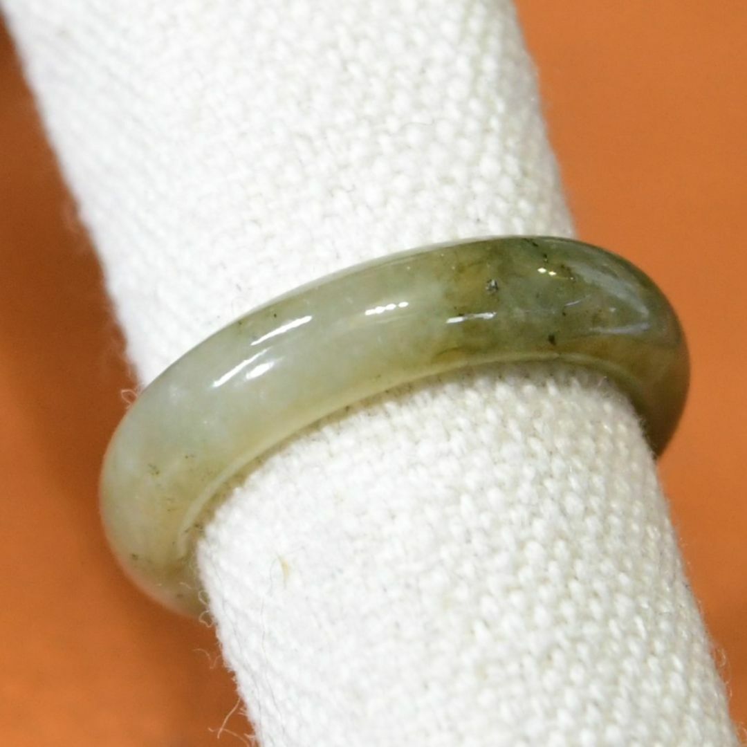 J1306　ヒスイ　翡翠　リング　指輪　14.5号　ミャンマー　ジェイド　送料込 レディースのアクセサリー(リング(指輪))の商品写真