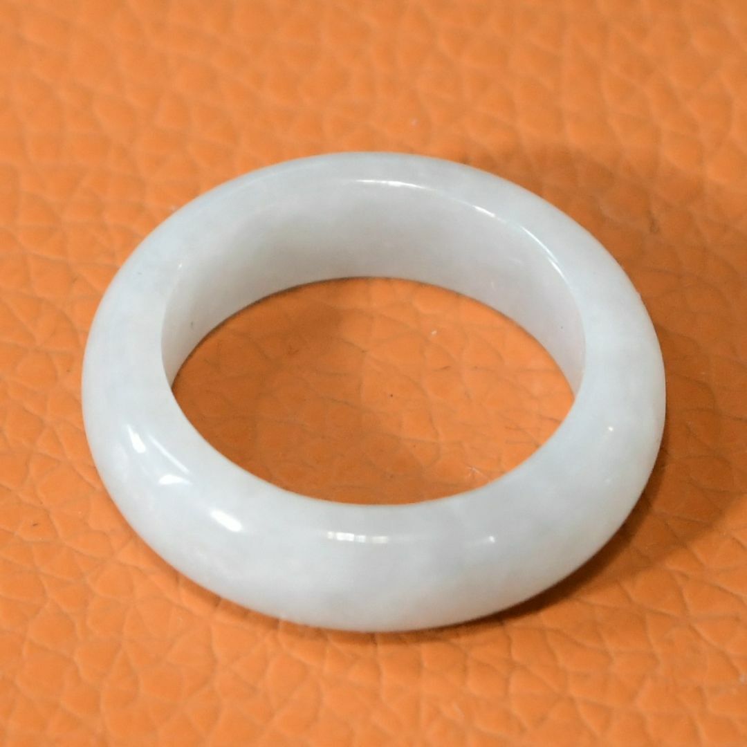 J1307　ヒスイ　翡翠　リング　指輪　13.5号　ミャンマー　ジェイド　送料込 レディースのアクセサリー(リング(指輪))の商品写真